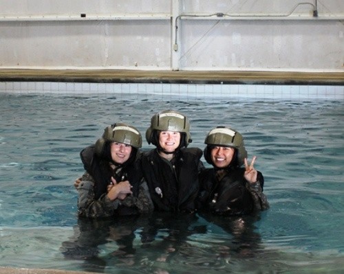 Các nữ binh sỹ tham gia khoá huấn luyện Dunker